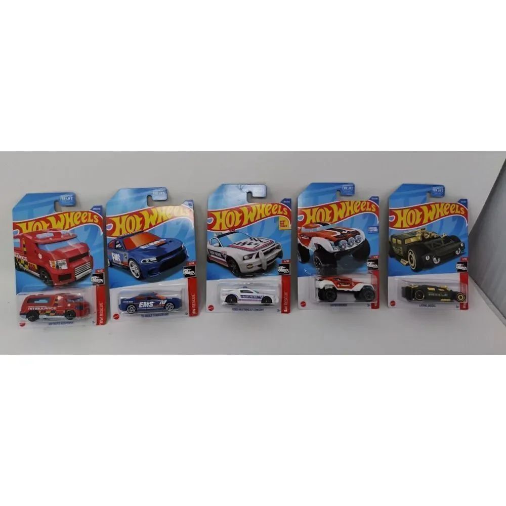 Hot Wheels Rescue lot of 5 EMS Ambulance Track Patrol EMS Fast Car and more more